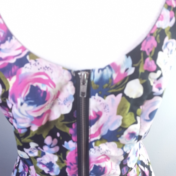 H & M - Picture 3 of 8